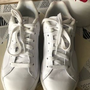 NIKE, 5.5 white and silver tennis shoes